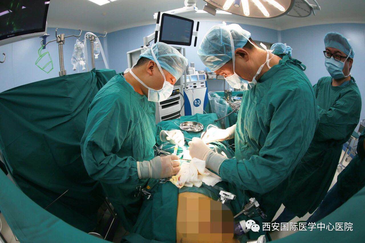 重磅！我院成功完成西北首例四代達芬奇機器人輔助房間隔缺損修補術(shù)
