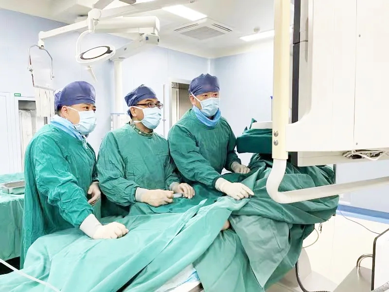 胸悶、腹脹、乏力……患者突發(fā)布加綜合征 介入治療把命救
