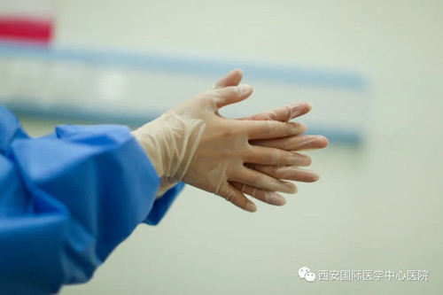 49秒！她的手，已接種了13230人