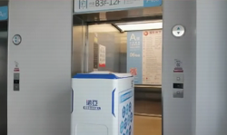 機(jī)器人成精啦！送藥還會(huì)坐電梯