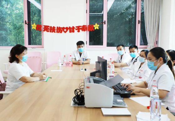 不掛號，解決多個問題，多學(xué)科MDT聯(lián)合門診讓更年期女性少跑腿，更安心！