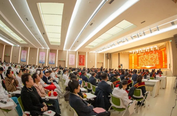 接續(xù)奮斗啟新篇！這場總結(jié)表彰大會(huì)奮進(jìn)感滿滿